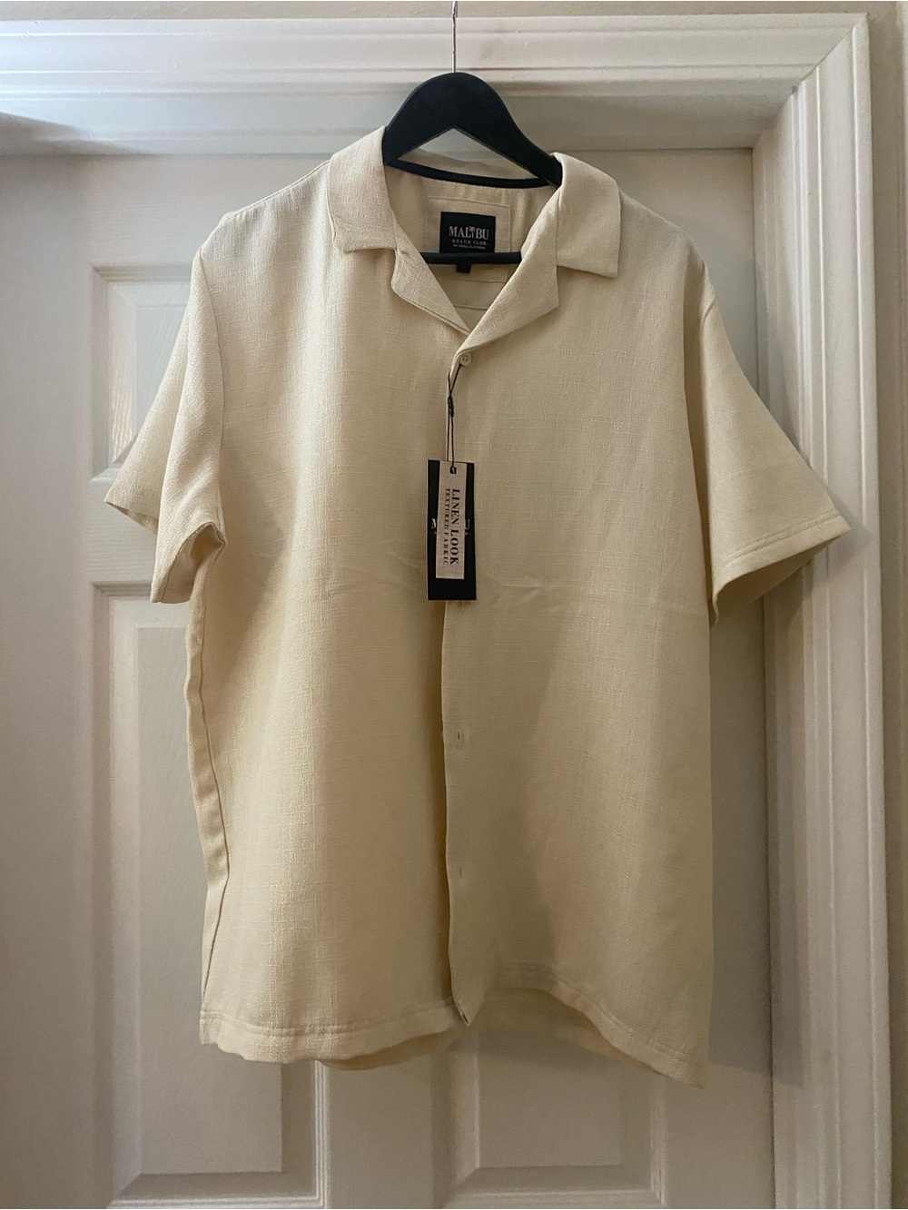 Malibu Beach Club. Men’s Short Sleeve Shirt in Cream. Button Down. NWT. Large